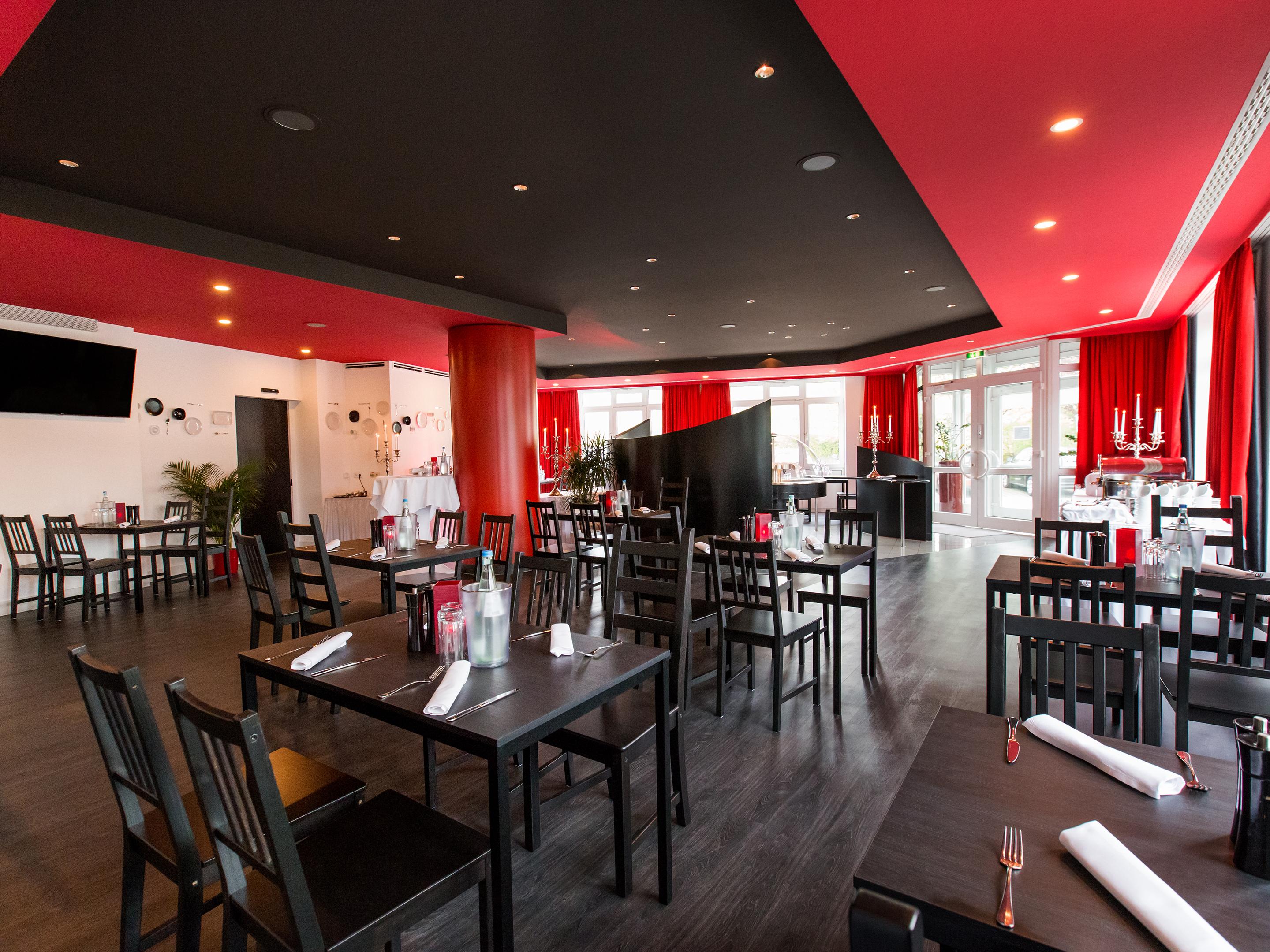 Dormero Airport Hotel 4*