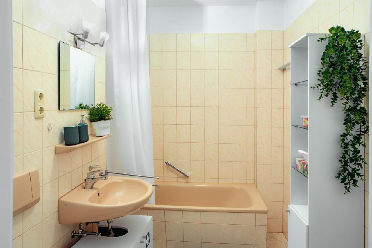 5 Min Zur Elbe, Helle Geraeumige 2-raum-whg, Neustadt, Lage Appartement