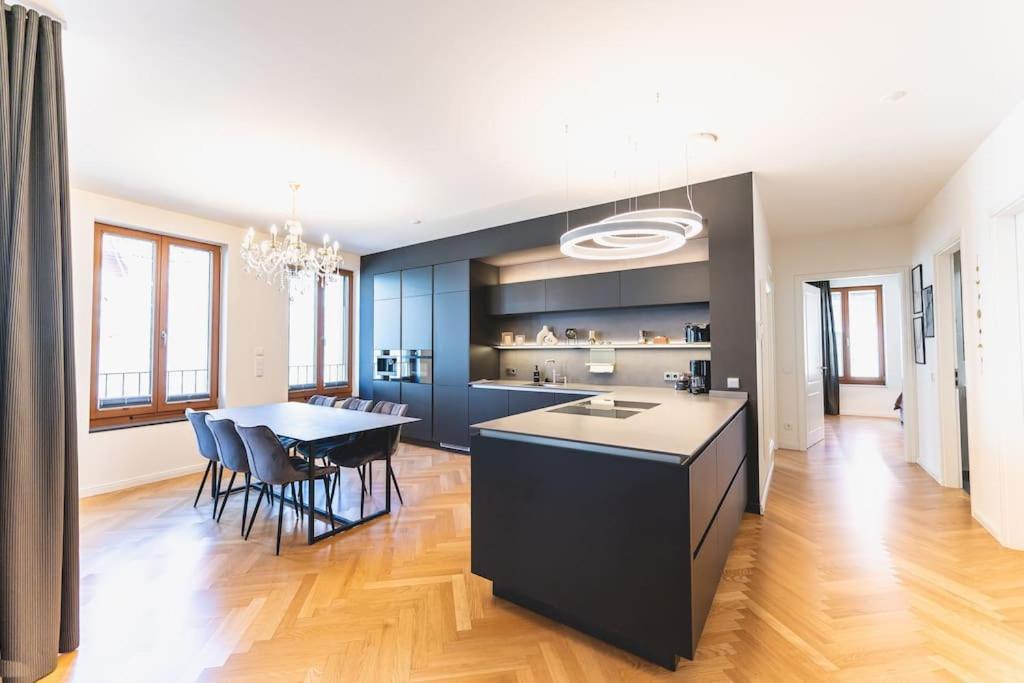 Tip! 120 Qm Direkt Am Neumarkt Dresden