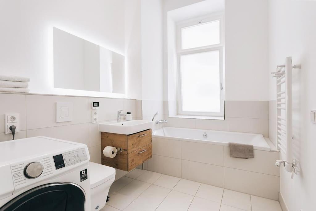 Tip! Geraeumiges Direkt Im Stadtzentrum Fuer 6 Personen Apartment Dresden