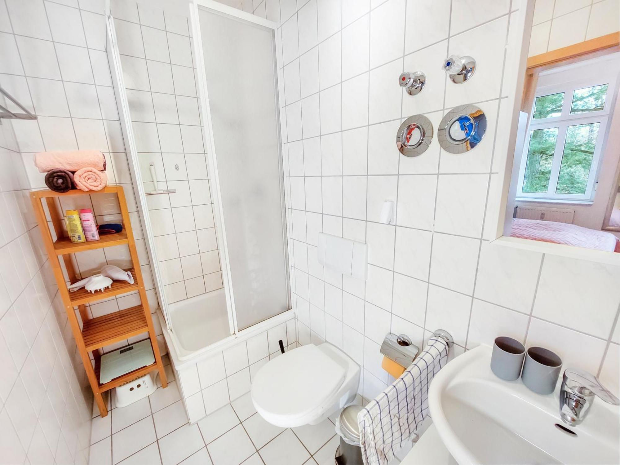 Apartment Helle, Ruhige 2 Zi-whg, 2 Baeder, Dd Neustadt, Lage