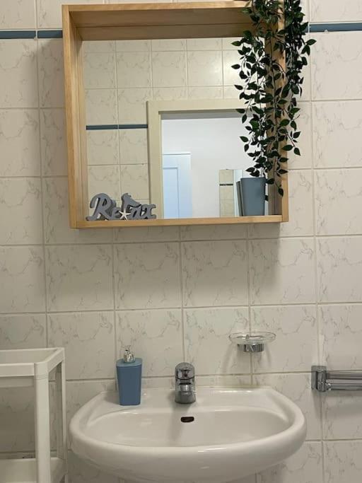 Studio-apartment Mit Balkon Apartment *