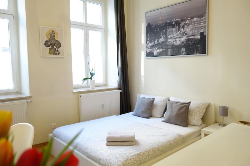 Cosy Nearby Station Neustadt In It-district Apartment