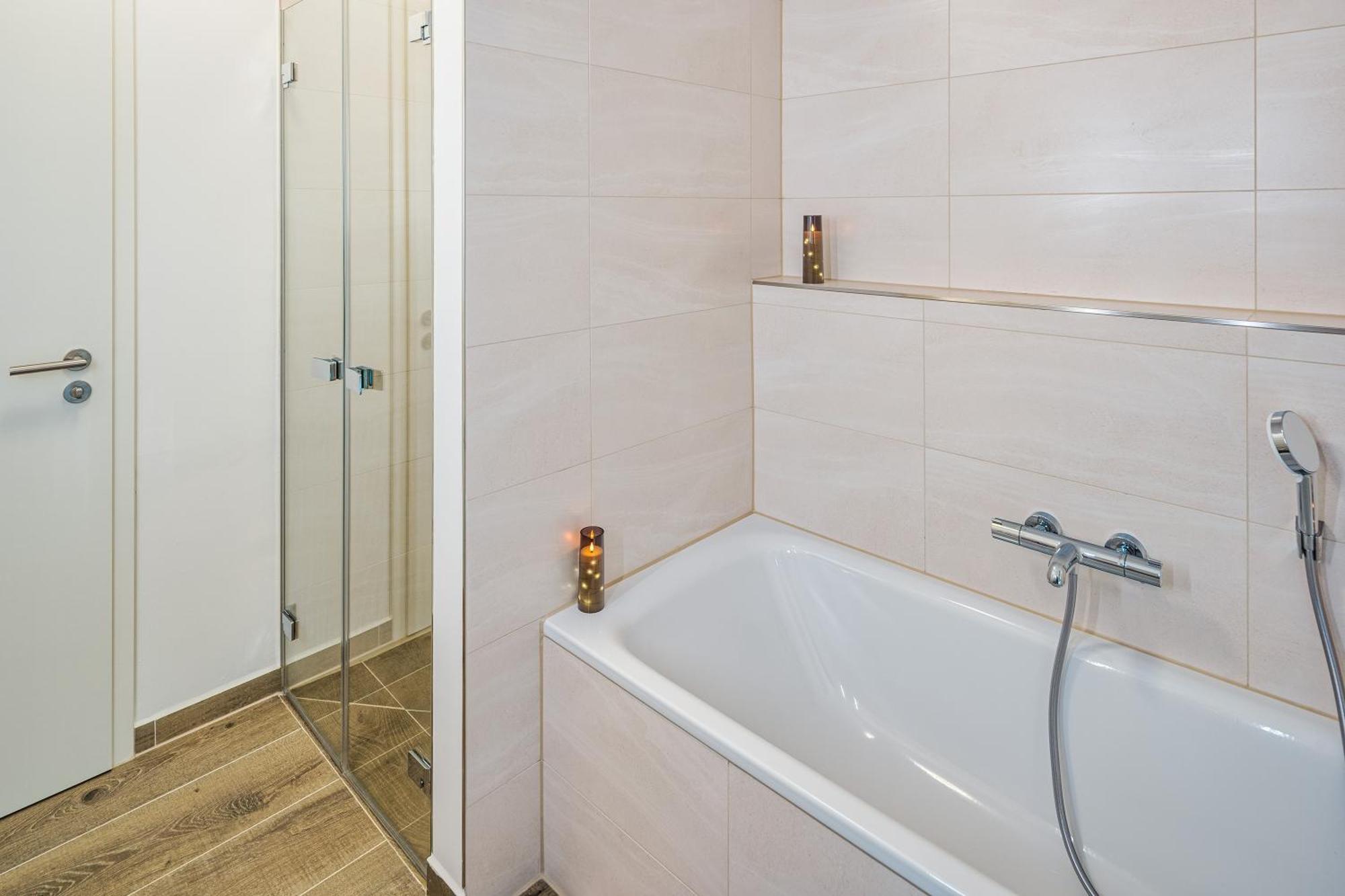 Apartment Am Grossen Garten - Terrasse & Parkplatz -8 Personen Dresden