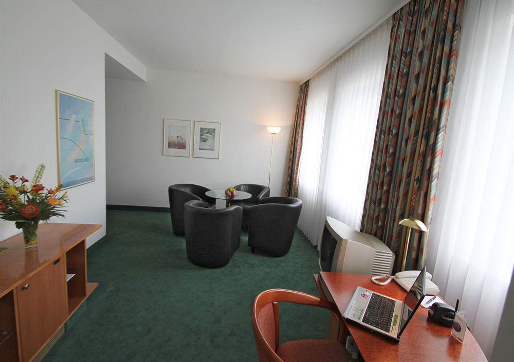 Hotel Dormero Airport 4*