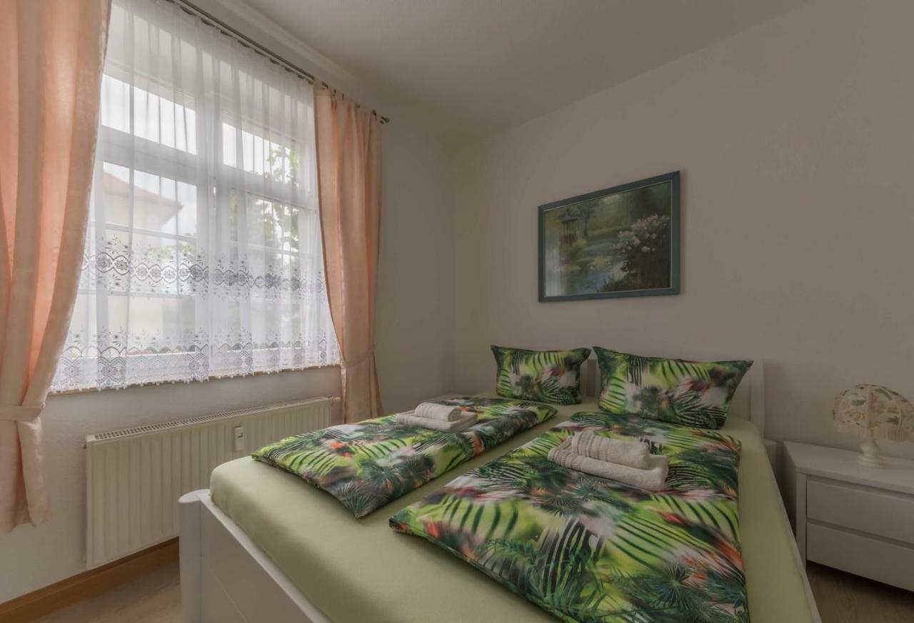 Apartment Zentrale Ferienwohnung In Gruna Im Dg
