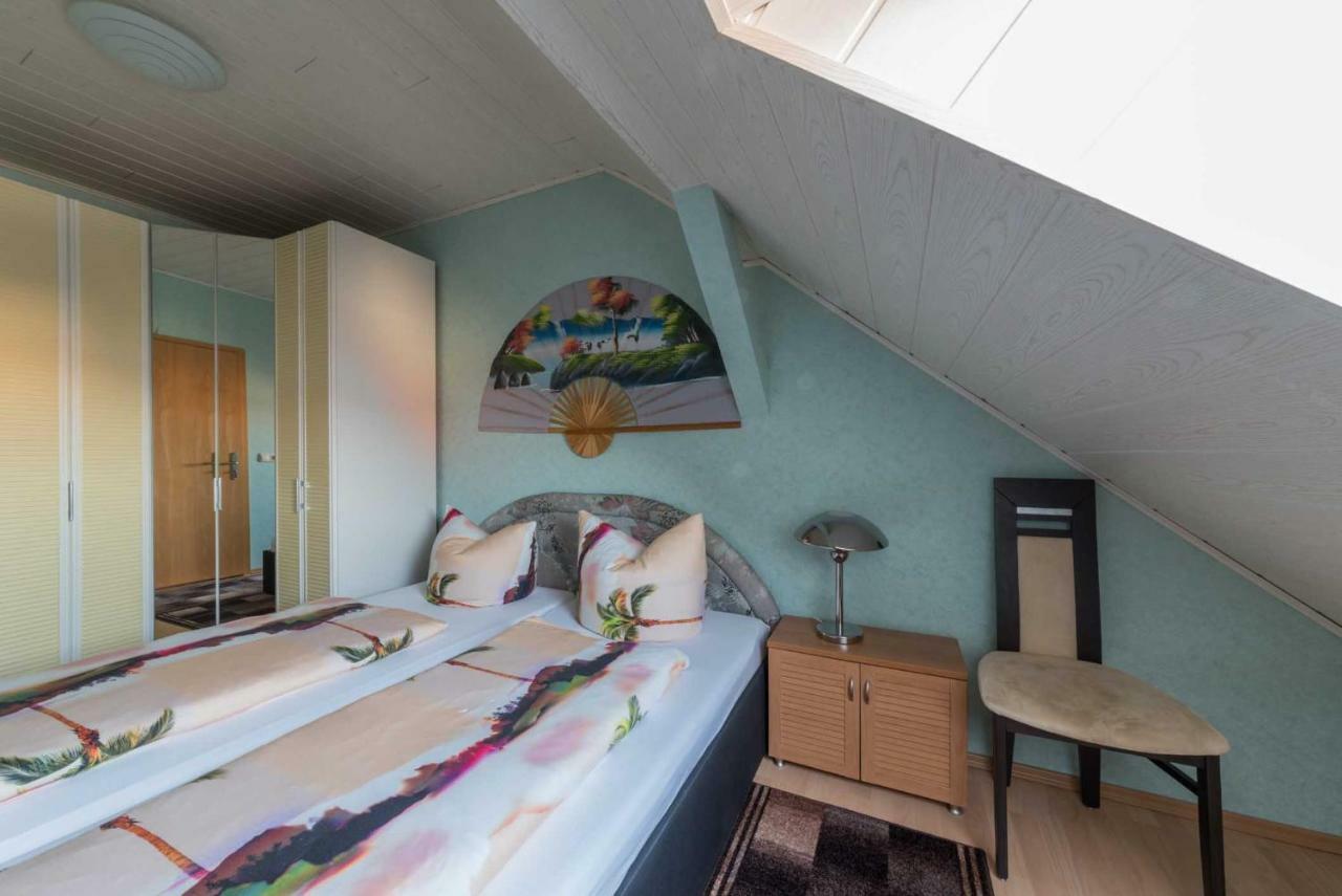 Zentrale Ferienwohnung In Gruna Im Dg *