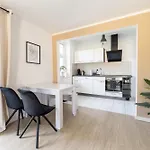Ferienwohnung Mit Parkplatz & Balkon Nahe Elbe