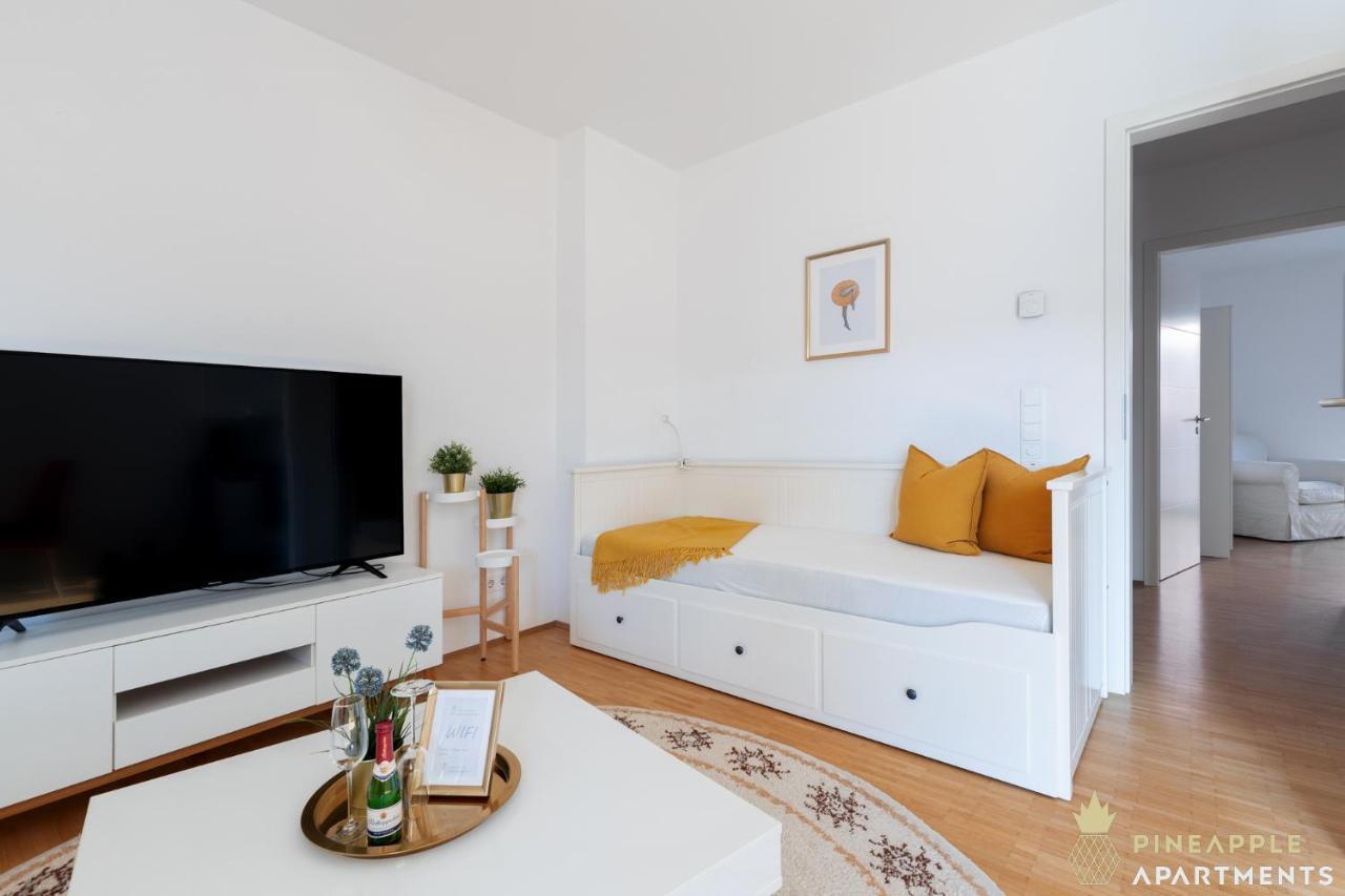 New! Pineapple Zwinger Ii Apartment *