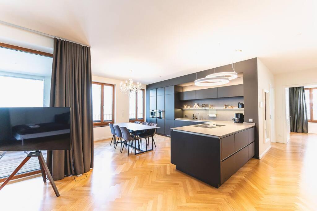 Tip! 120 Qm Direkt Am Neumarkt Apartment