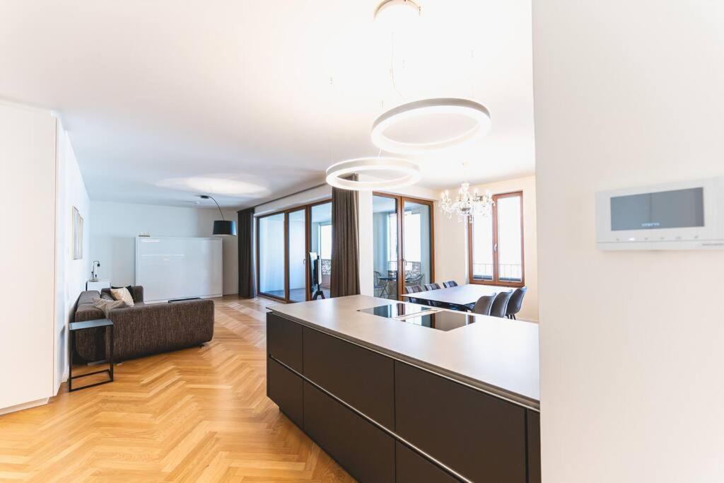 Tip! 120 Qm Direkt Am Neumarkt Apartment *