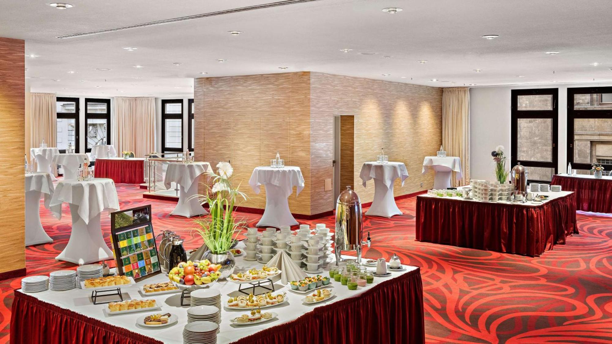 Hotel Hilton An Der Frauenkirche 4*