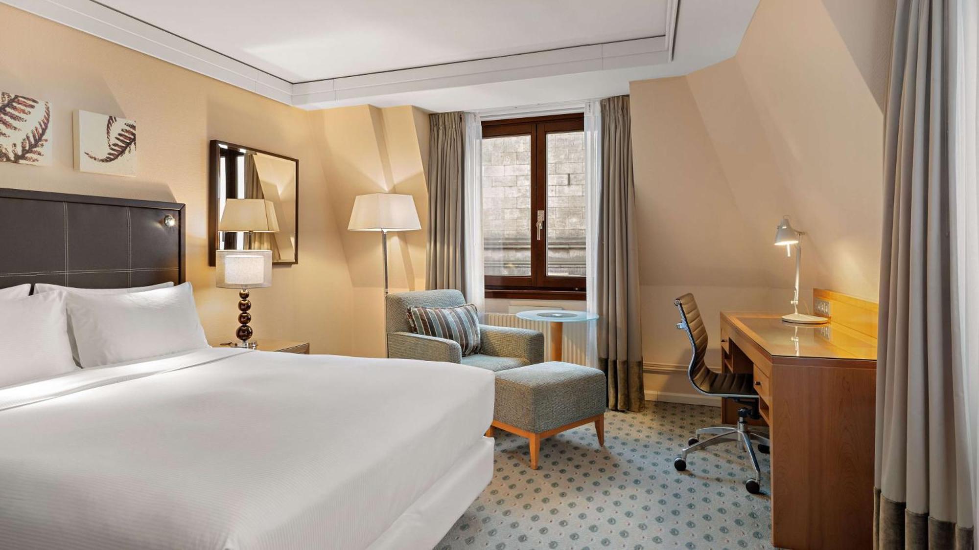 Hilton An Der Frauenkirche 4*