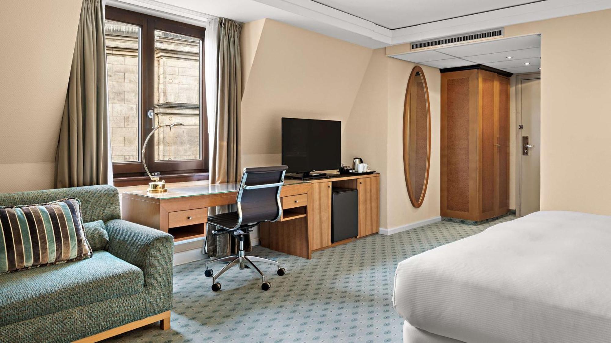 Hilton An Der Frauenkirche 4*