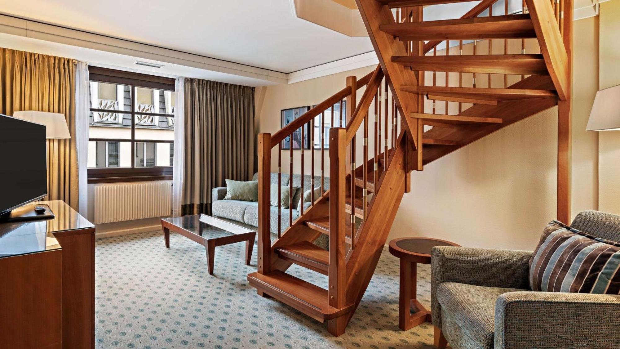 Hotel Hilton An Der Frauenkirche 4*