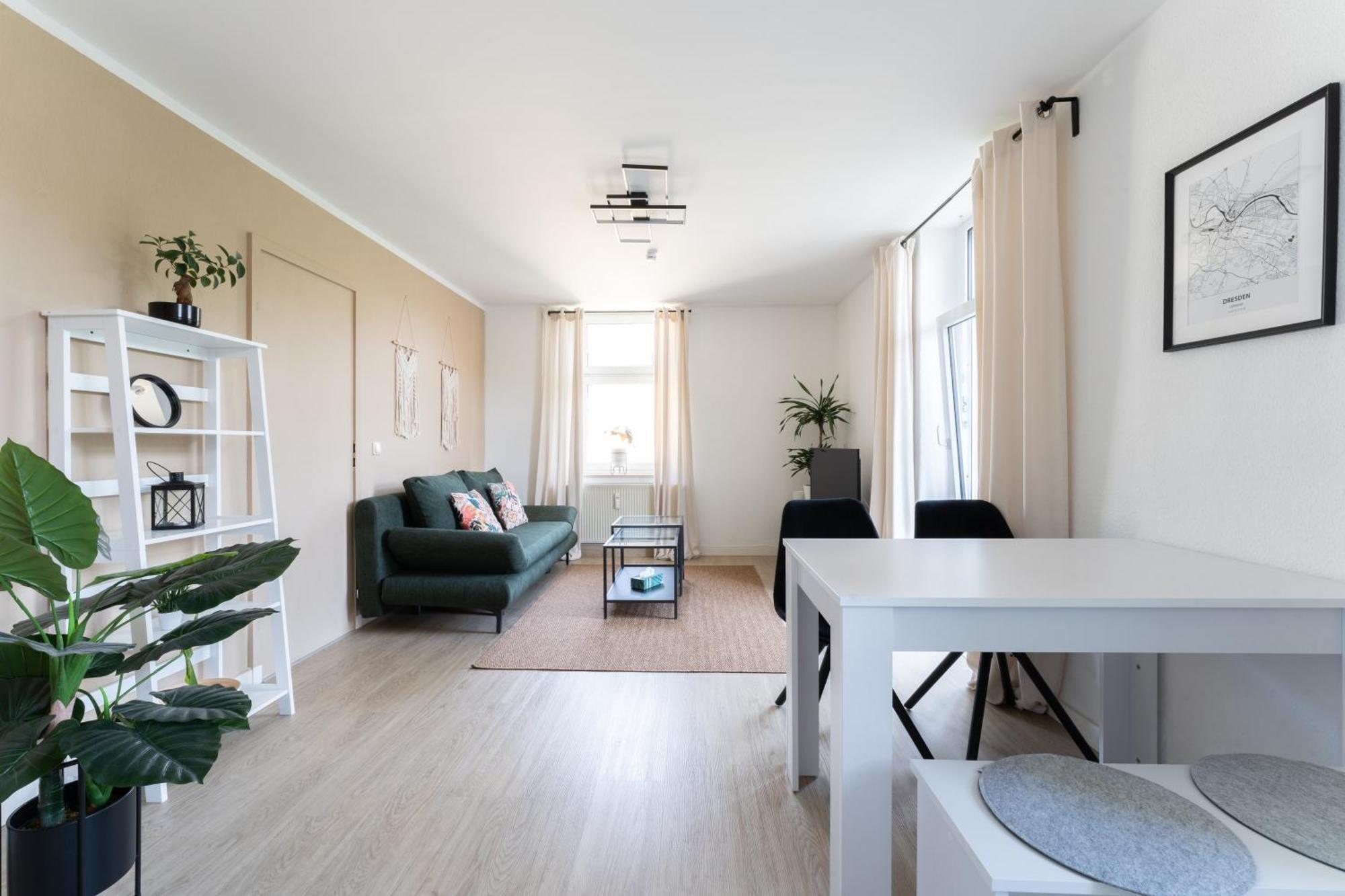 Mit Parkplatz & Balkon Nahe Elbe Dresden