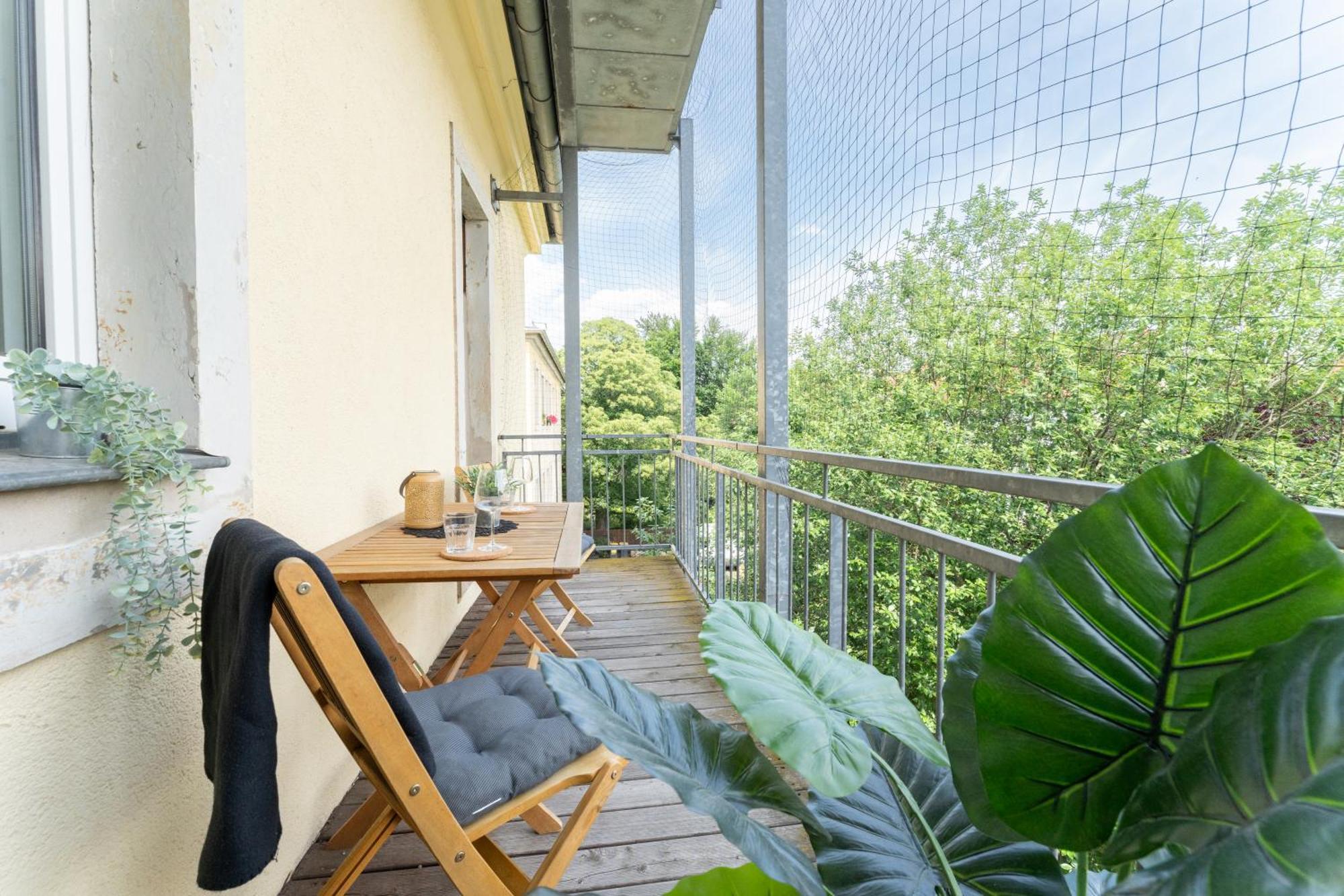 Mit Parkplatz & Balkon Nahe Elbe *
